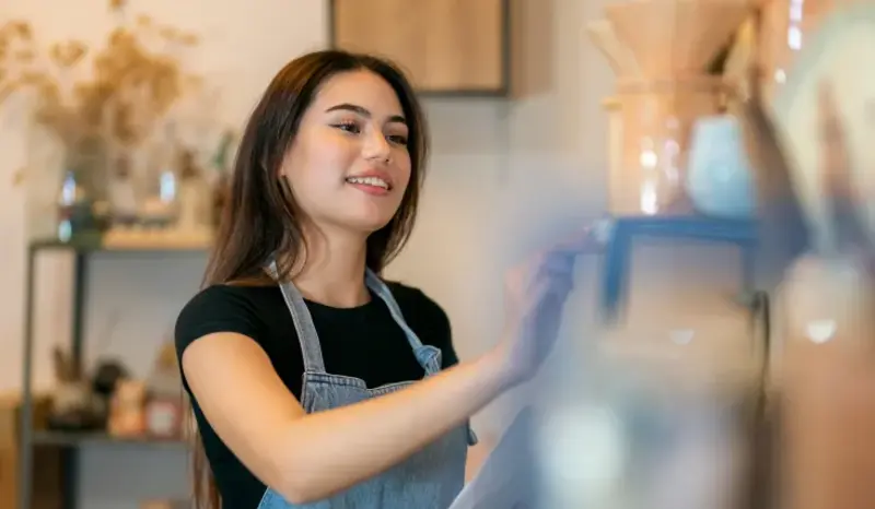 Equipo optimizando estrategia digital y conversiones